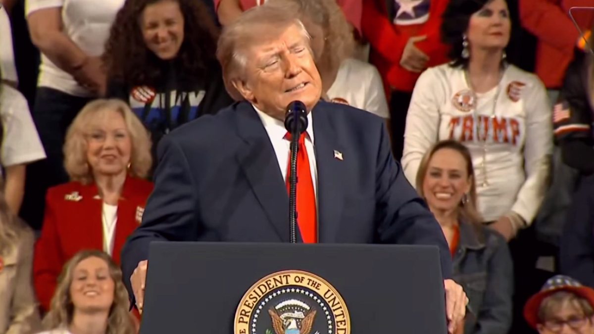 Trump'tan Destekçilerine Şok Sözler: "En Saçma Şeyleri Söyleyebilirim, Siz Yine de Alkışlarsınız"
