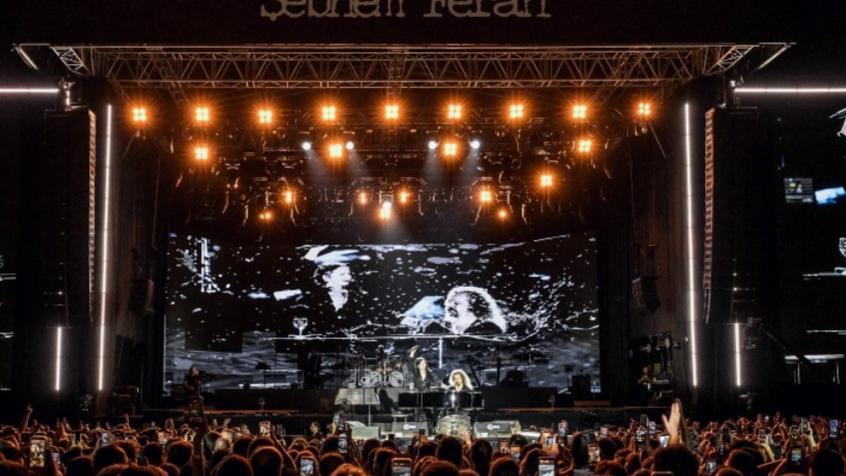 Şebnem Ferah Antalya'da 15 Bin Kişilik Dev Konserle Yeniden Sahne Aldı