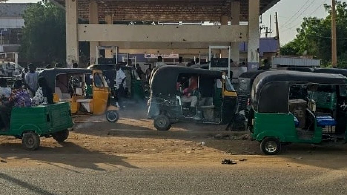 Sudan'da Akaryakıt Krizi Derinleşti: Kilometrelerce Uzayan Kuyruklar