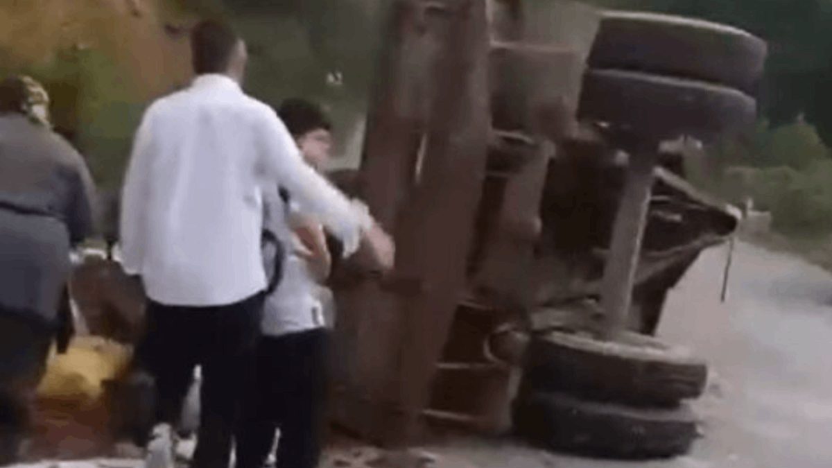Düzce'de Traktör Römorku Devrildi: 11 Yaralı