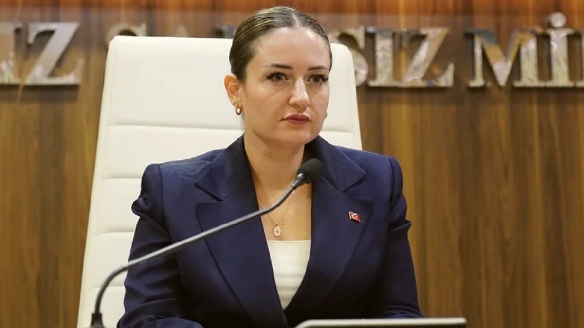 Antalya'da Siyasi Kulislere Bomba İddia: Büyükşehir Belediyesi AKP'ye mi Katılıyor?