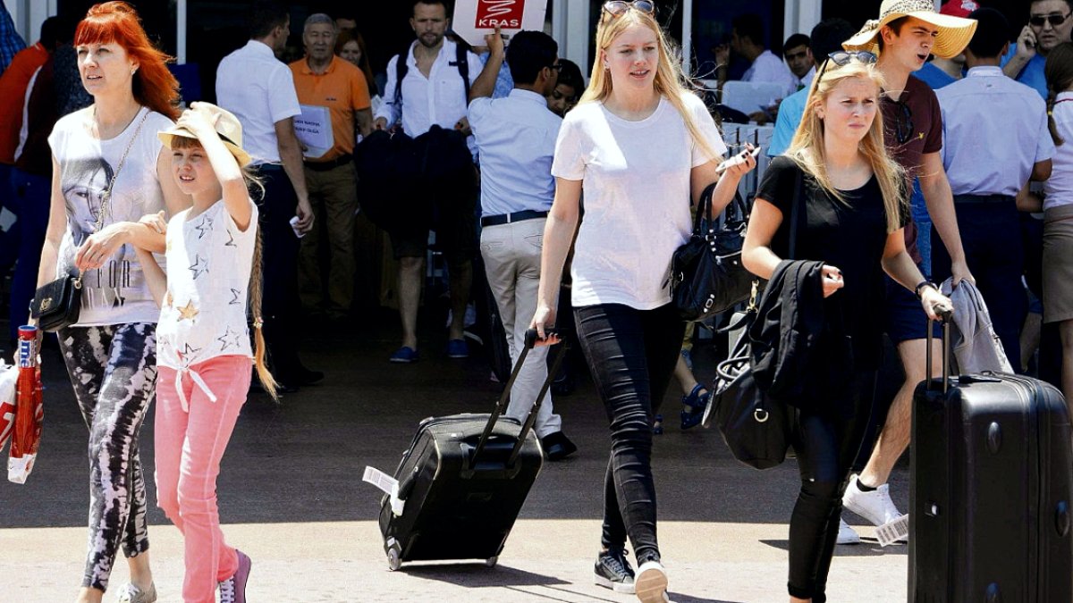 Finlandiya'dan AB'ye Çağrı: Rus Turistlere Savaş Bitene Kadar Vize Yok