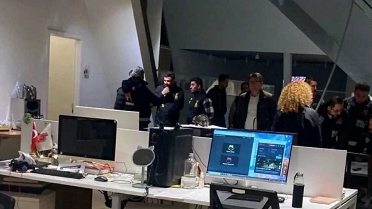 Halk TV'de Şafak Operasyonu: Yayına Kayyum Atandı, Ekran Karartıldı