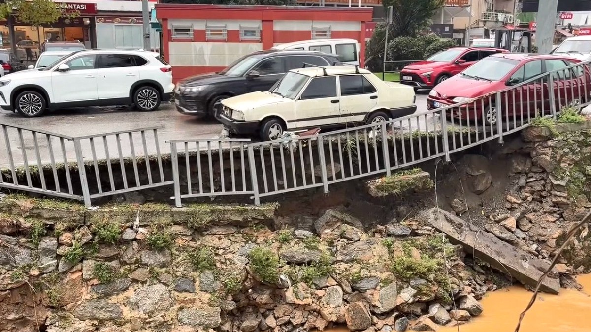 İstanbul'da Sağanak Sonrası Beykoz Köprüsü'nde Yıkım: Trafik Durumu ve Güvenlik Önlemleri