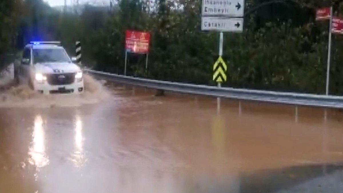 İstanbul'da Aşırı Yağış: Beykoz'da Köprü Çöktü, Şile'de Dereler Taştı