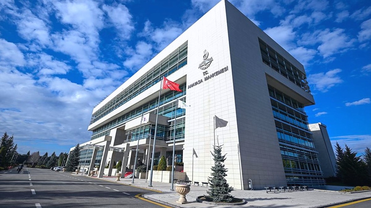 Anayasa Mahkemesi'nden 15 Siyasi Partiye Yasal İşlem Başlatma Kararı