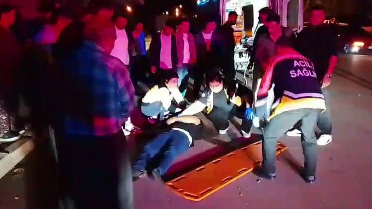 Adana'da Akıl Almaz Kaza: Otomobil Park Halindeki Kamyonete Dalıverdi