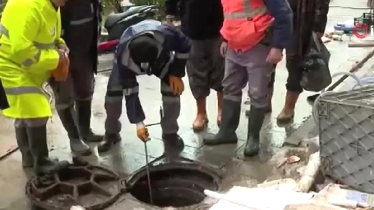 Sarıyer Ayazağa'da Selin Ardından Esnafın Yoğun Temizlik Mesaisi