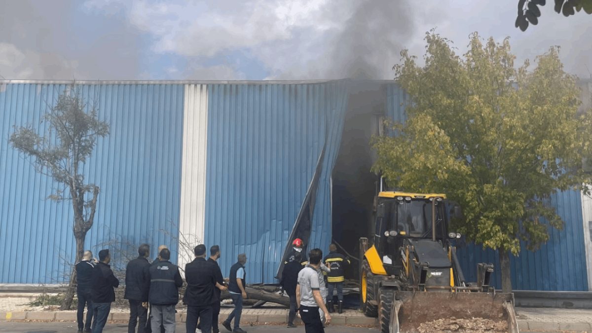 Gaziantep'te Pamuk Fabrikasında Büyük Yangın: Ekipler Seferber Oldu