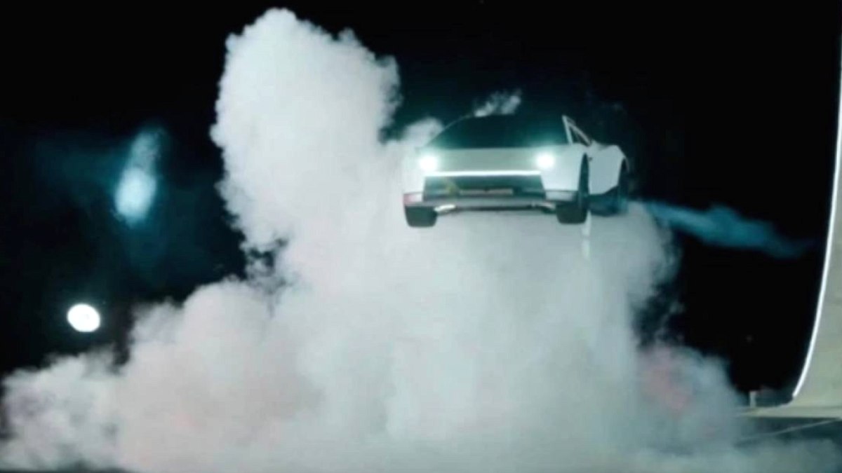 Tesla'dan Nefes Kesen Yenilik: Yeni Roadster Yolda