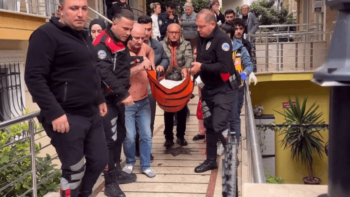 Yol Verme Tartışmasında Kanlı Bitiş: 3 Kişi Bıçaklandı