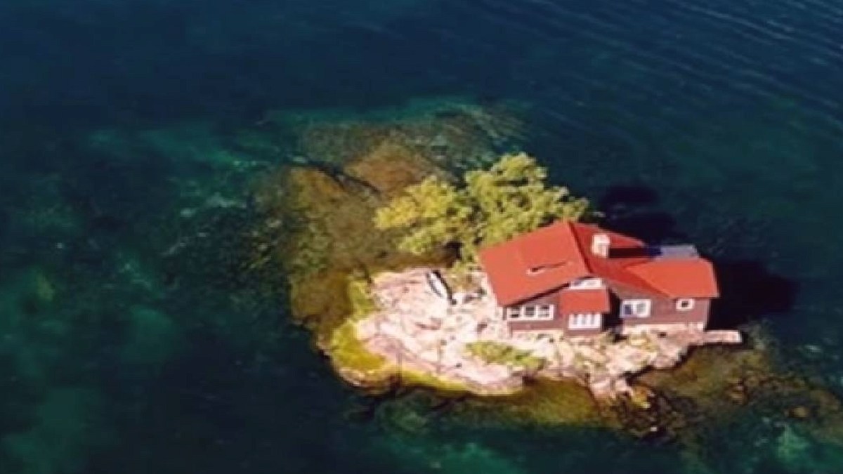 Dünyanın En Küçük Adası: Sadece Bir Ev ve Bir Ağaç Sığıyor