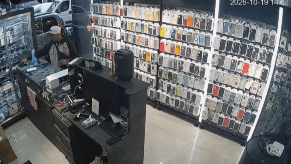 Bahçelievler'de Cep Telefonu Hırsızlığı: Şüpheli Güvenlik Kamerasına Yakalandı