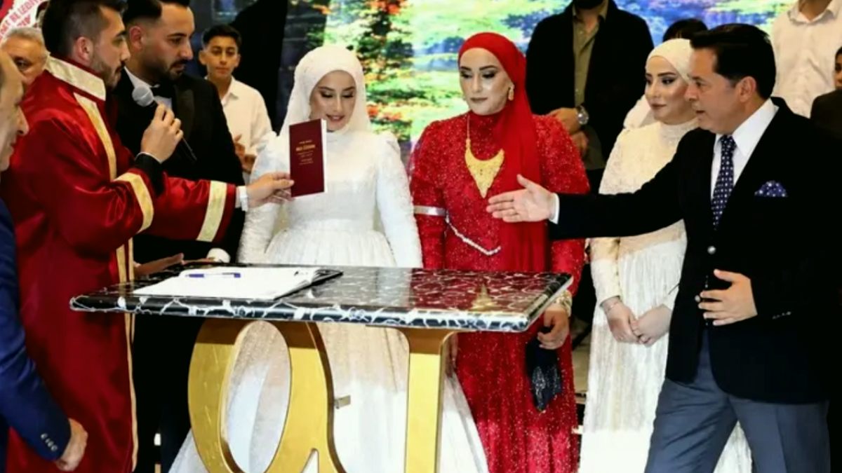 Nikah Töreninde Gerginlik: Ahmet Özer ile Nikah Memuru Karşı Karşıya Geldi