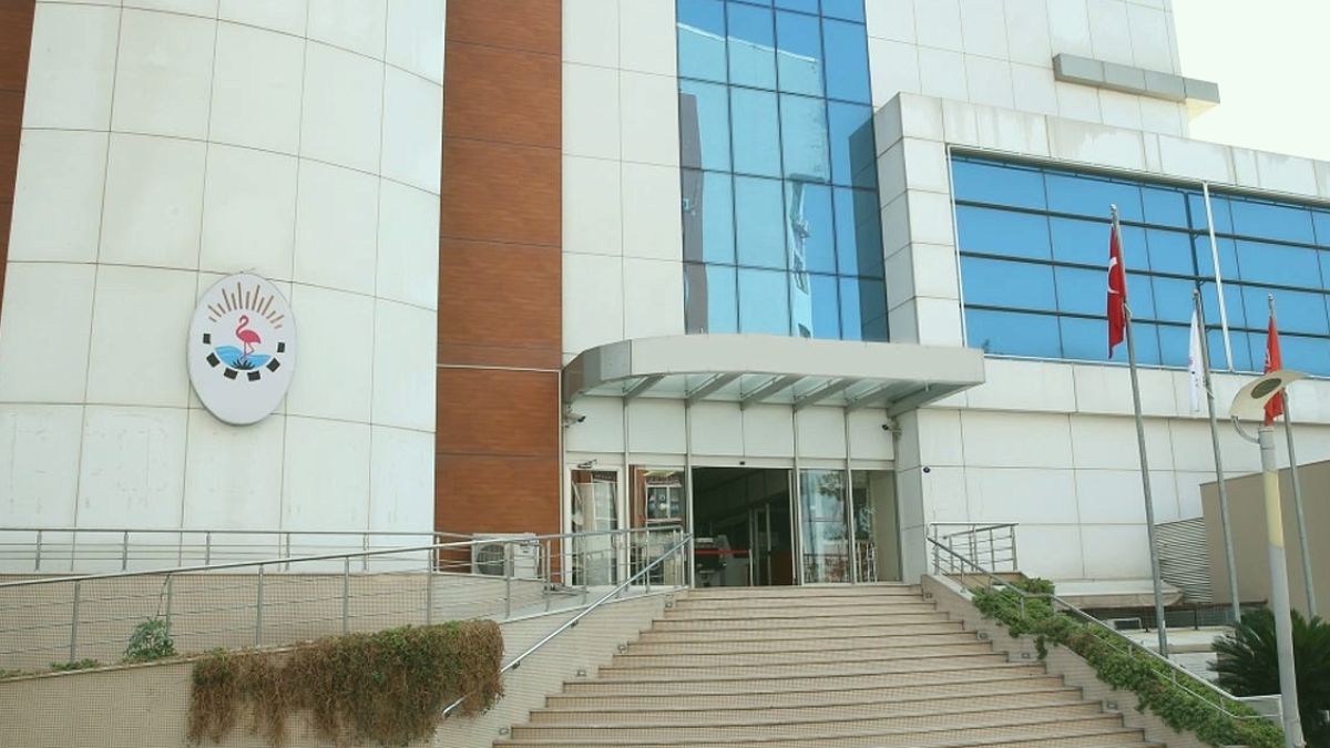Çiğli Belediyesi İşçileri Ücret ve Hakları İçin İş Bırakıyor