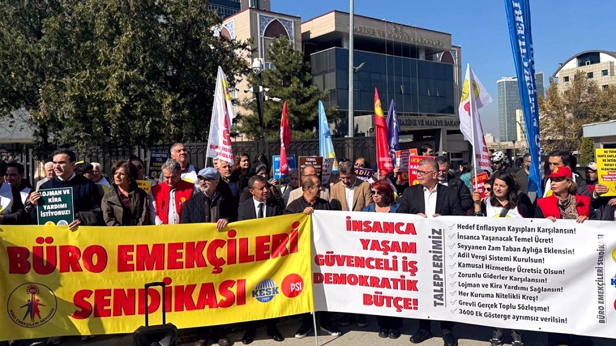 Memurlar Yeni Bütçeyi Protesto Etti: "Servet Transferi"