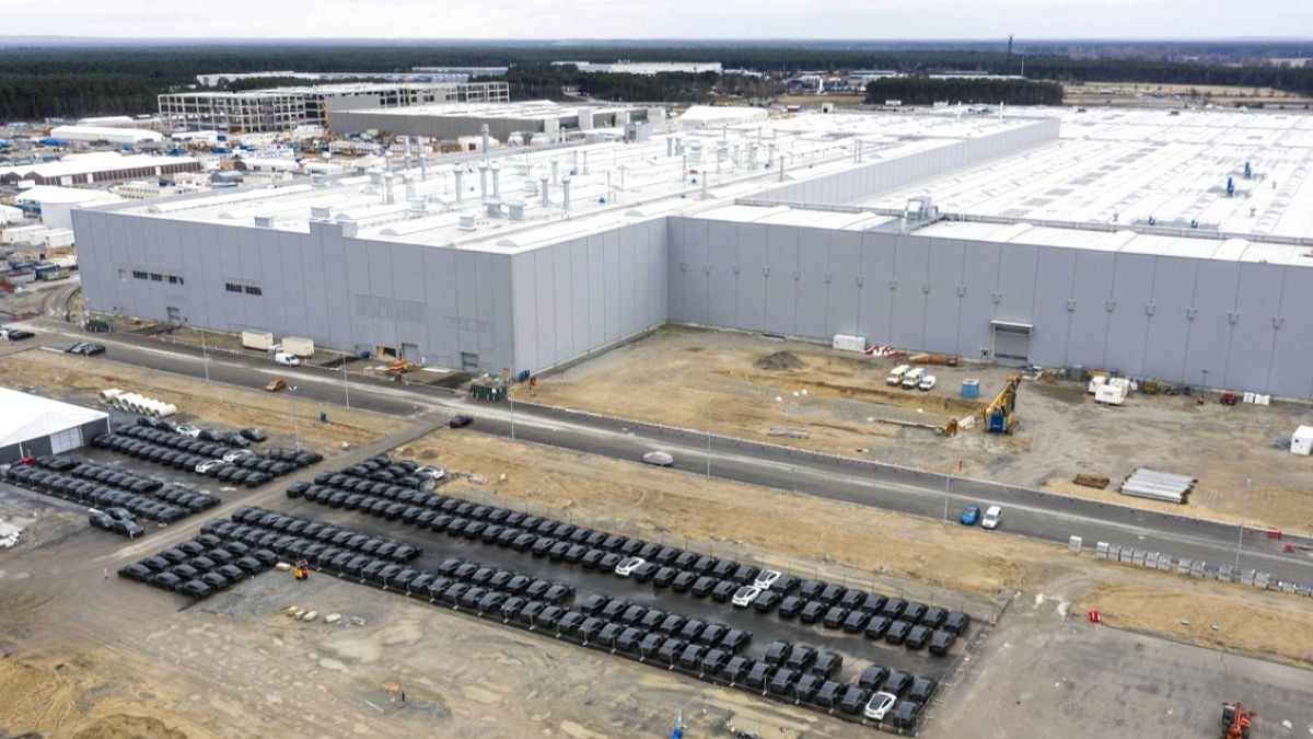Tesla'dan Dev Adım: İnsansı Robot Üretimi Başladı