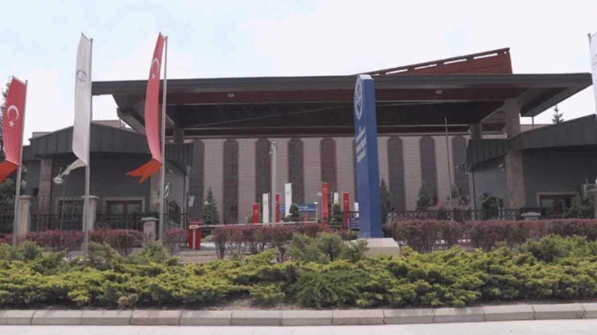Diyanet Vakfı'nda Fon Skandalı: Üst Düzey Yöneticiler Görevden Alındı