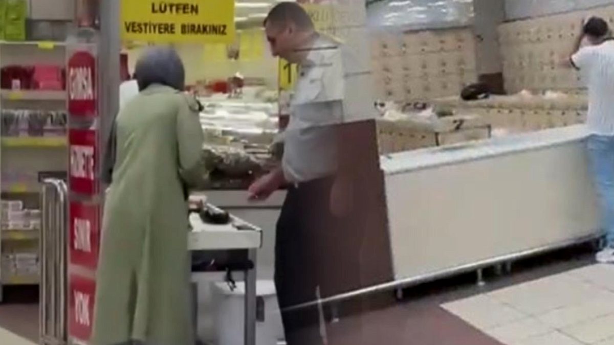 Zincir Marketlerde Çanta Bantlama Uygulamasına Belediyeden Yasak