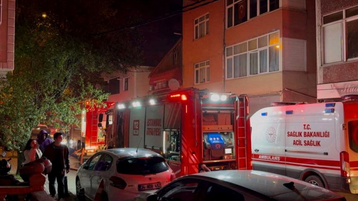 Beykoz'da Kulübede Başlayan Alevler İki Binayı Sararak Park Halindeki Araçlara Sıçradı
