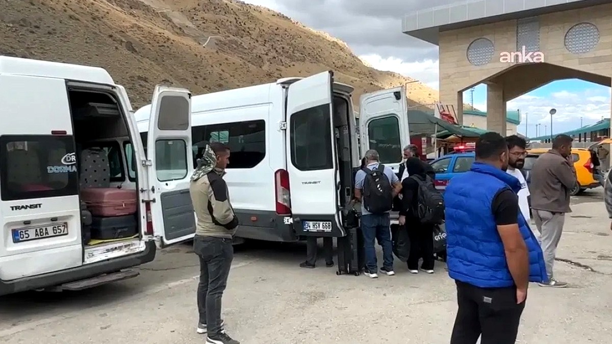 Kapıköy Minibüsçüleri Yakıt Zamlarına İsyan Etti: "Karın Tokluğuna Çalışıyoruz"