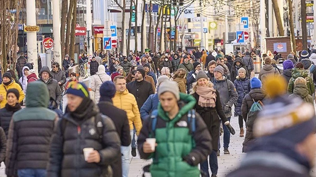 Ukrayna'da Nüfus Tehlikeli Düşüşte: Savaş ve Göç Demografiyi Vuruyor