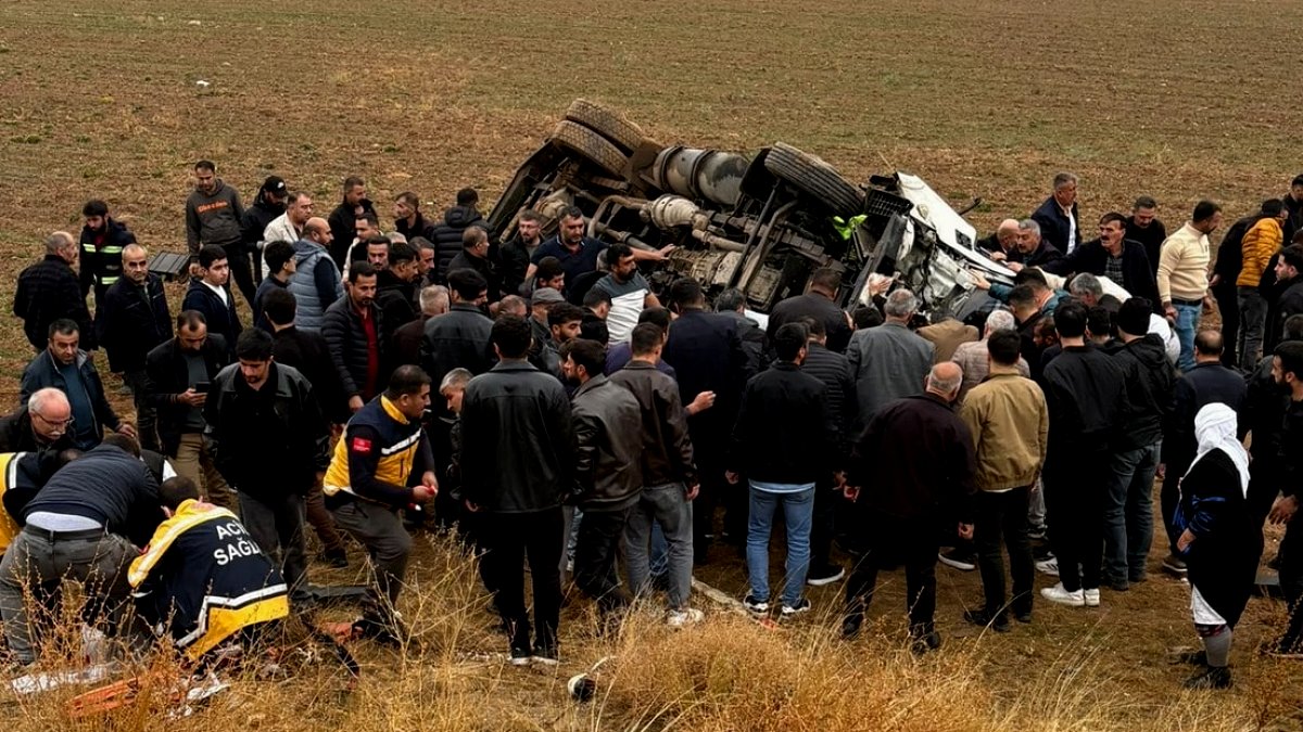 Hakkari-Van Yolunda Zincirleme Kaza: 12 Yaralı