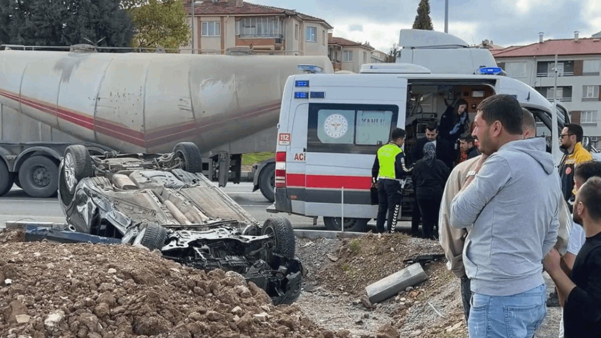 Yol Ortasında Ters Dönen Otomobilden Mucizevi Kurtuluş