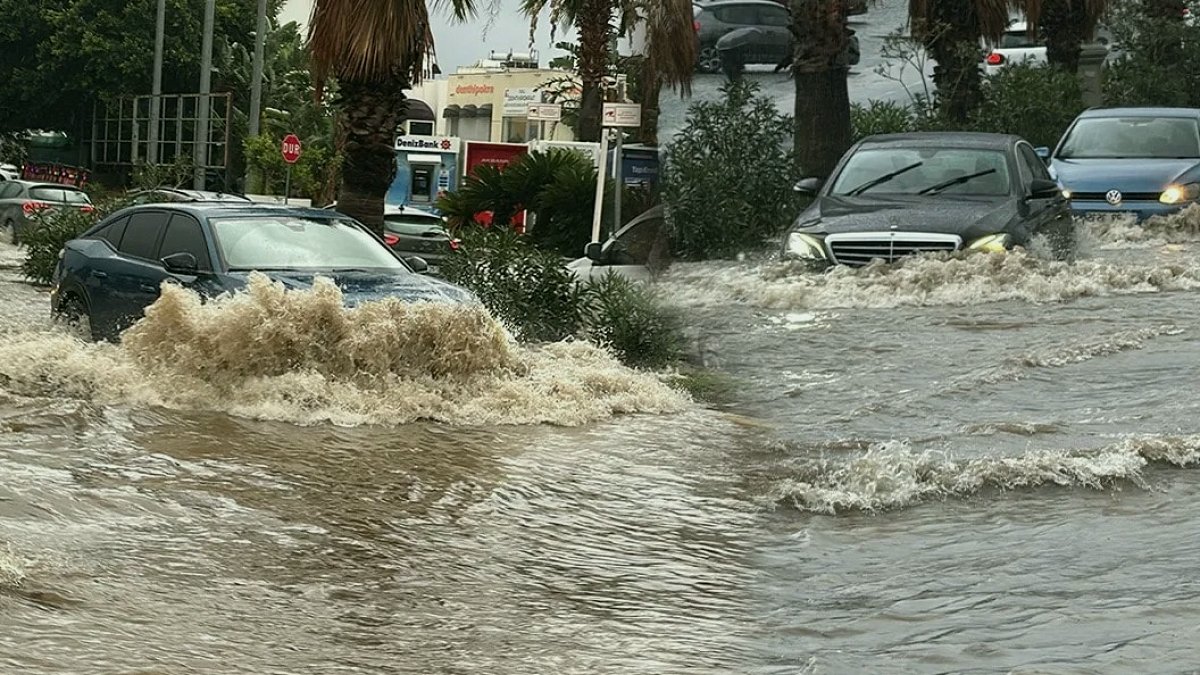 Muğla'da Şiddetli Yağış Hayatı Felç Etti: Yollar Sular Altında Kaldı