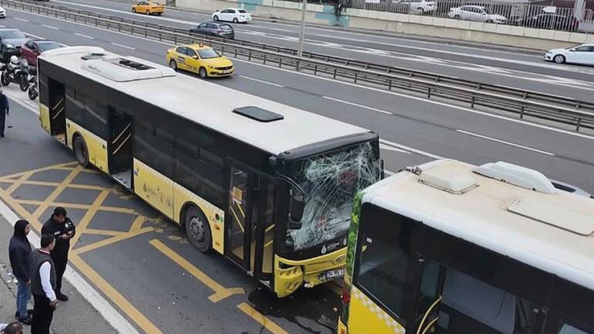 Üsküdar'da Trafik Kazası: İETT Otobüsüne Çarpan Halk Otobüsüyle Yaralılar Var