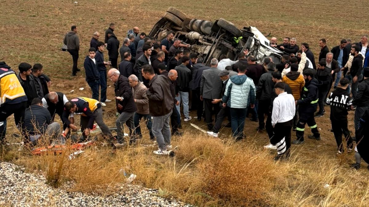 Hakkari'de Zincirleme Kaza: 1 Polis Şehit Düştü, 11 Kişi Yaralandı