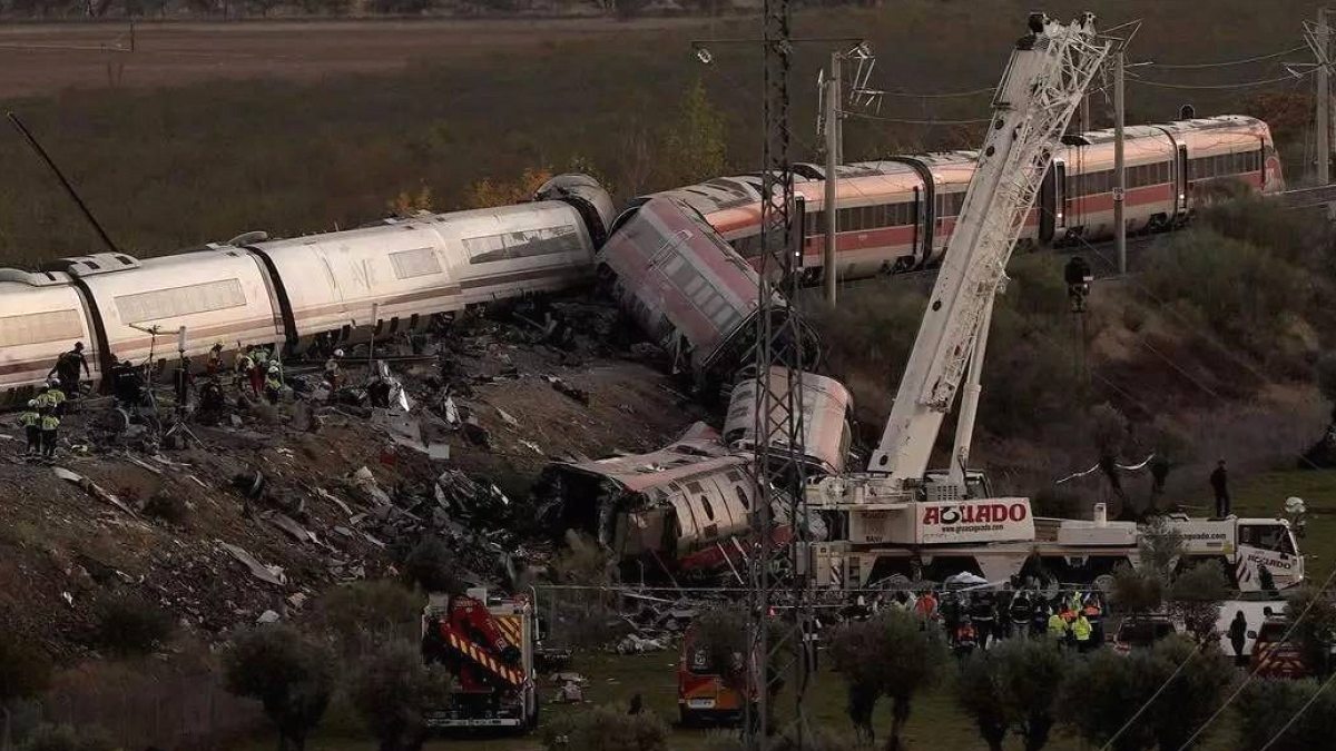 İspanya'da Tren Faciası: Telsiz Kayıtları Korkunç Hatayı Ortaya Koydu