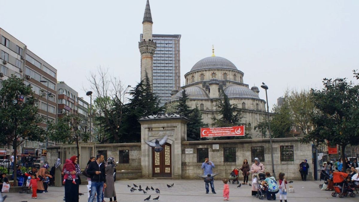 Cumhuriyet Bayramı Coşkusu İstanbul'u Sararken, Şişli'de Sessizlik Hakim