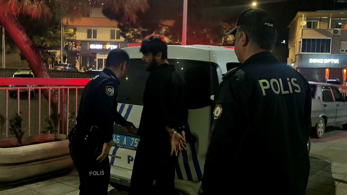 Kahramanmaraş'ta Anneyi Rehin Alan Şüpheli Çatıdan Atlayacağını Söyledi
